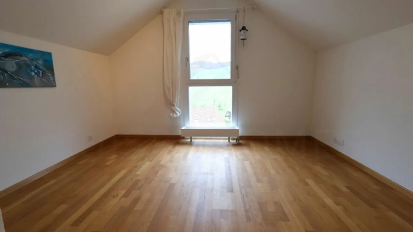 Living with Charm - modern 4.5-room maisonette in Walkringen with balcony and fireplace - Photo 16 of 19