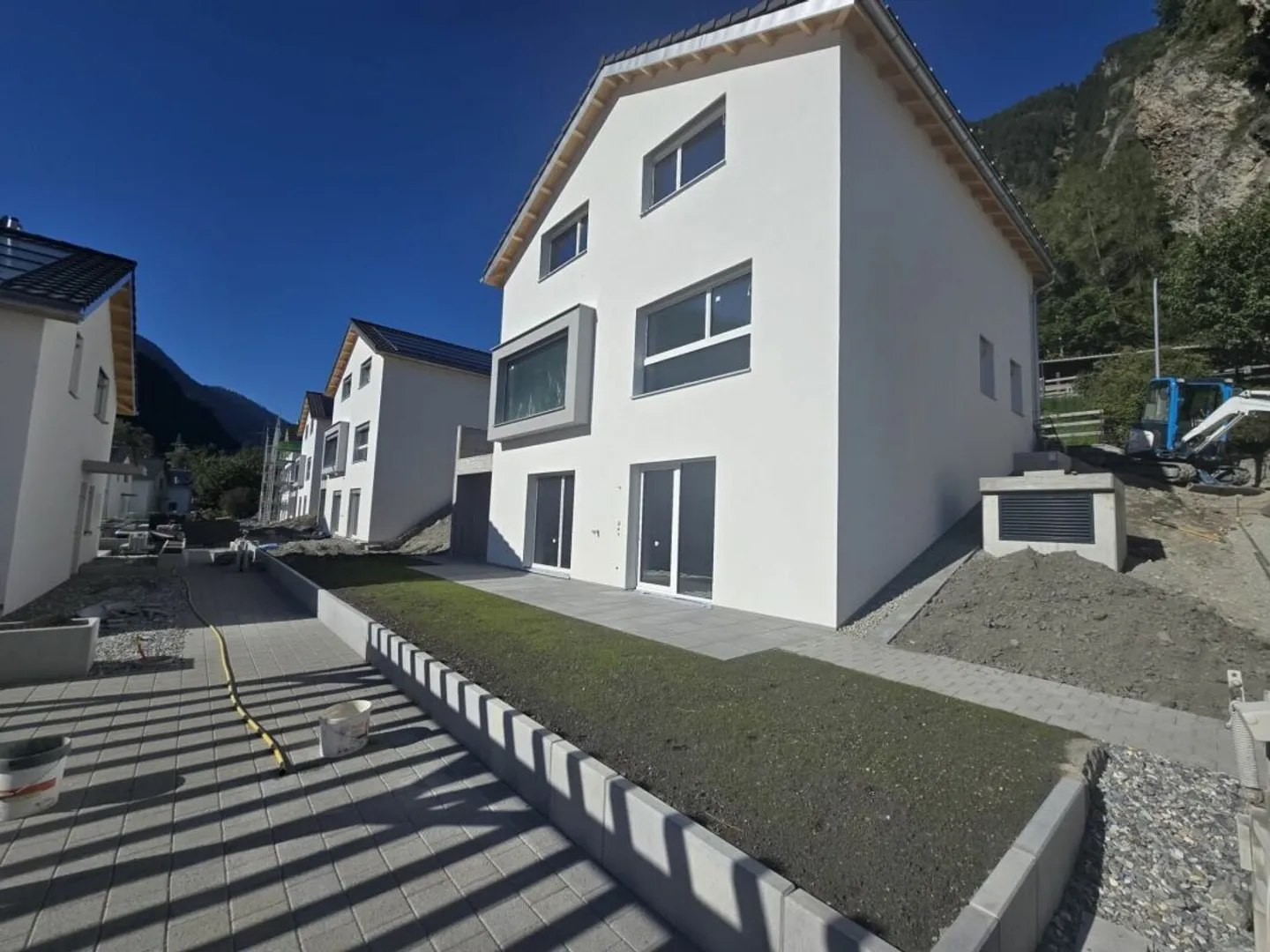 «6.5-Zimmer-Einfamilienhaus mit Alpenblick in Rothenbrunnen - Raum für Ihre Ideen» - Foto 1 von 12