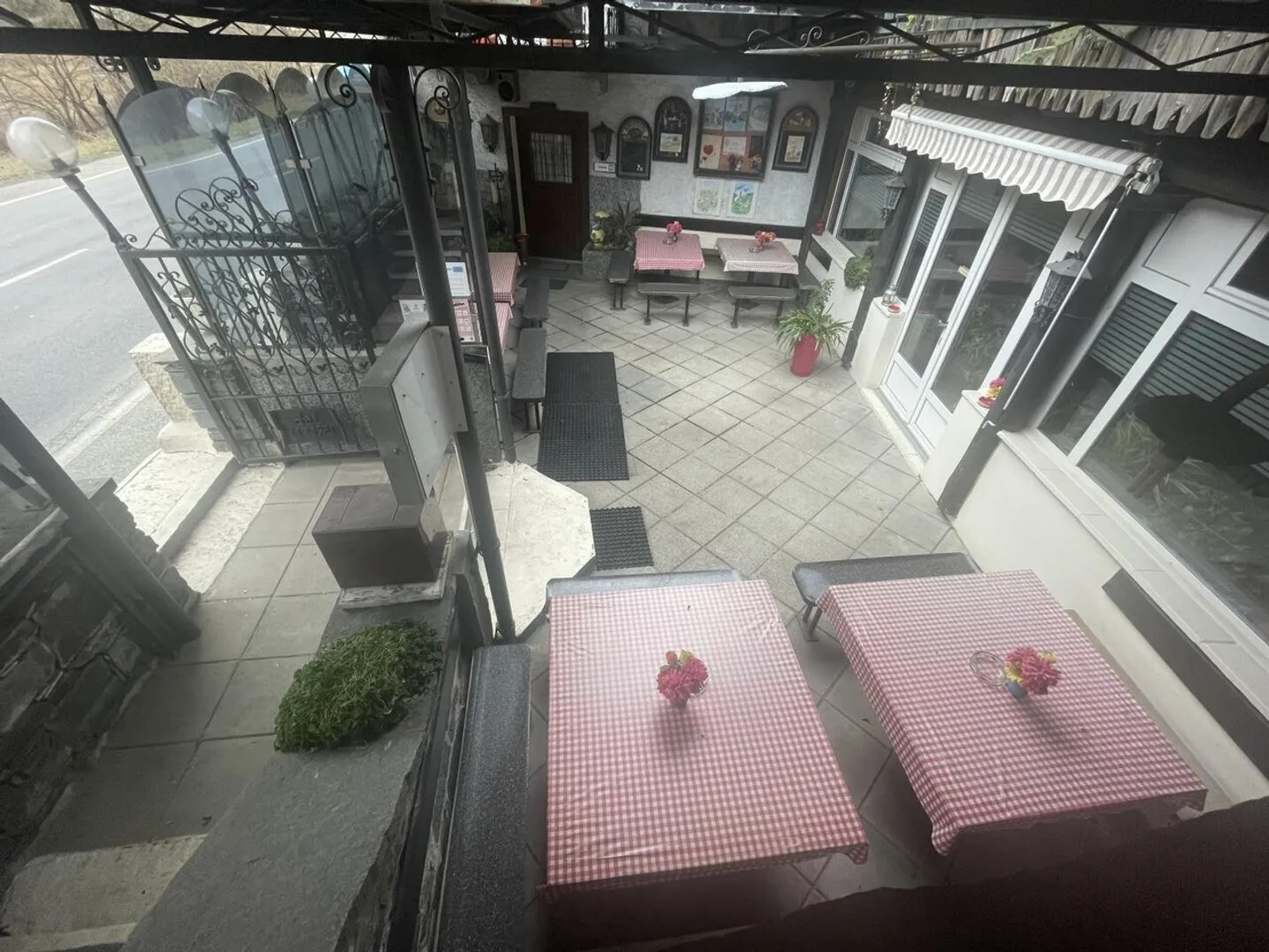 Grotto restaurant with summer terraces and renovated 5-room Rustico - Photo 10 of 13