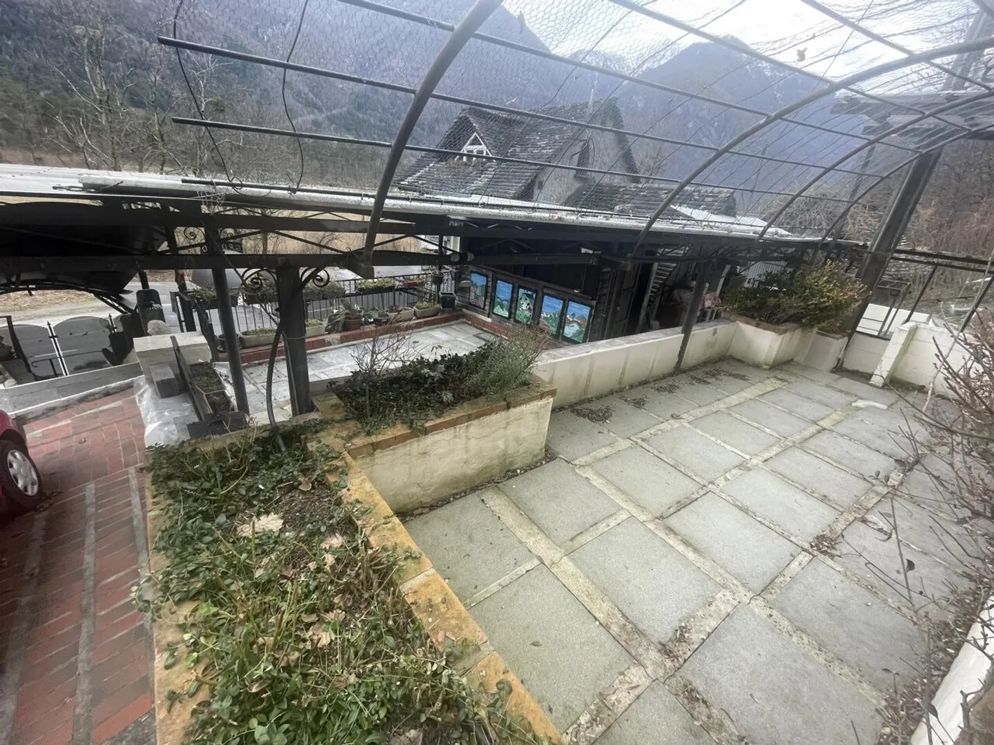 Grotto restaurant with summer terraces and renovated 5-room Rustico - Photo 11 of 13