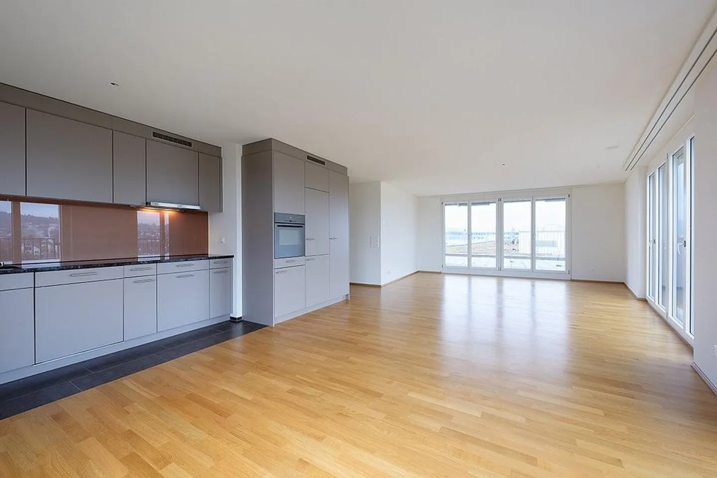 Moderne, lumineuse, centrale - que demander de plus ? - Photo 2 sur 8