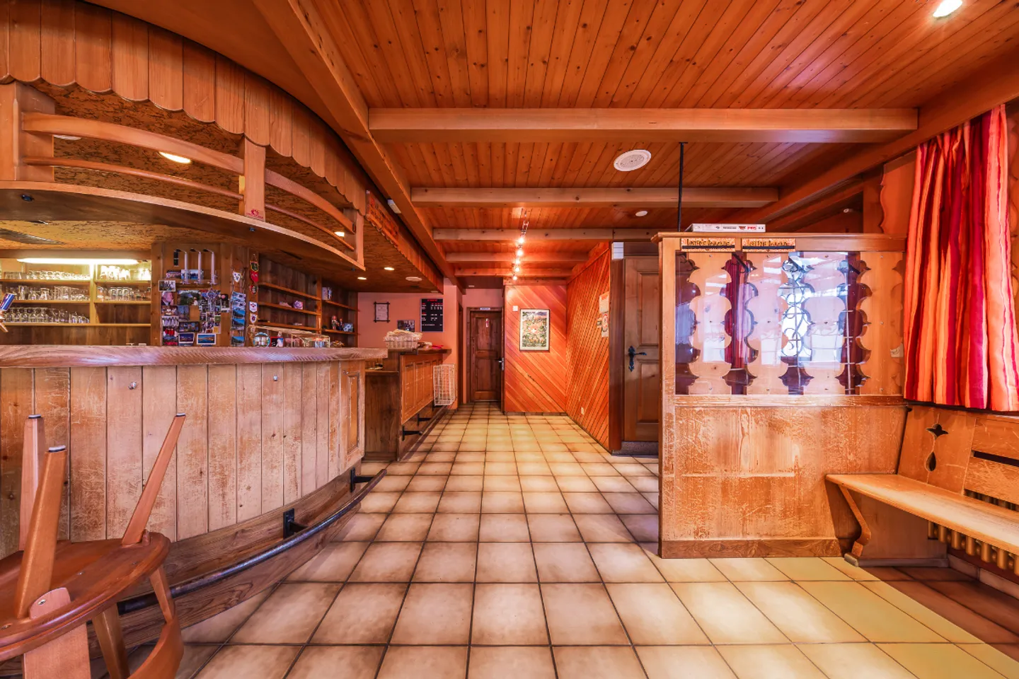 Occasion rare : bâtiment à usage mixte à Jaun - Photo 7 sur 12