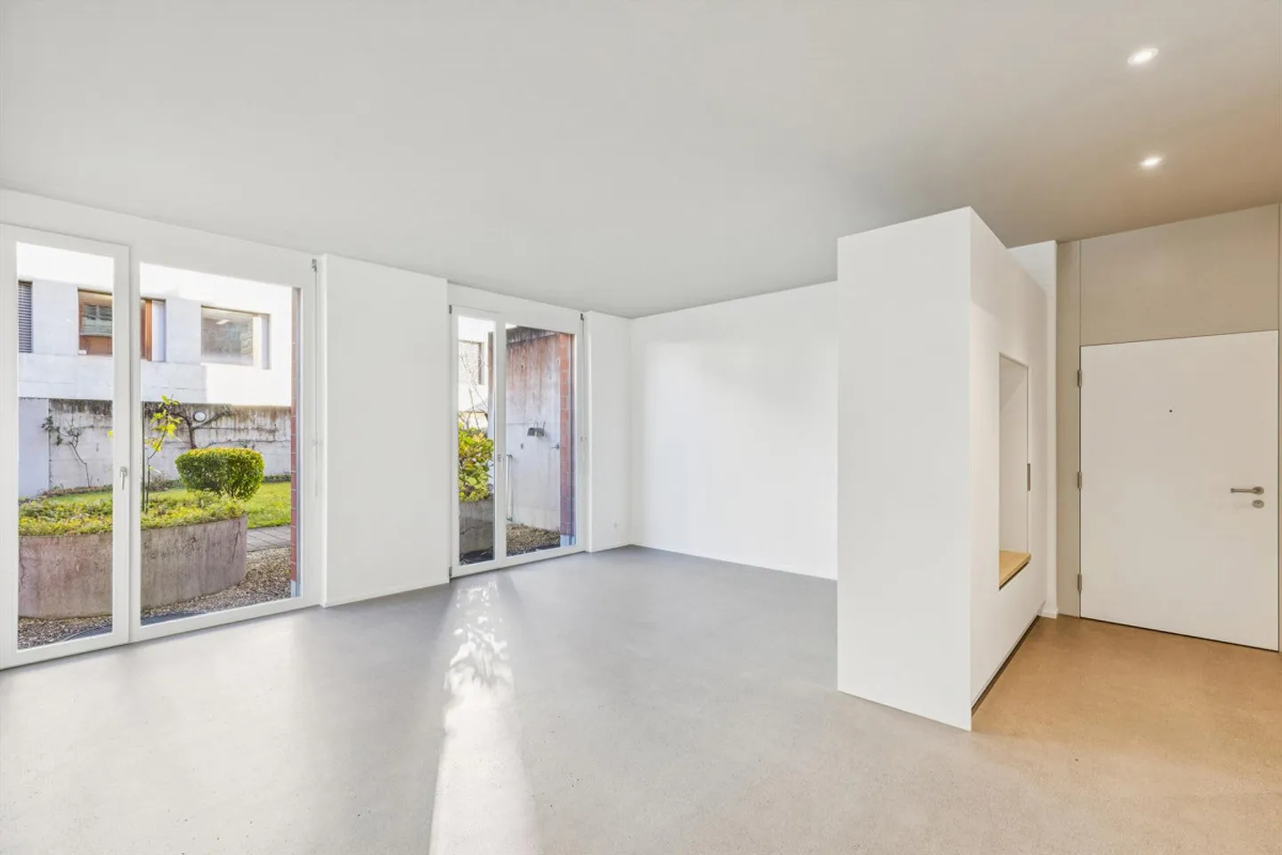 Beautiful first occupancy apartment with studio - Photo 1 of 12