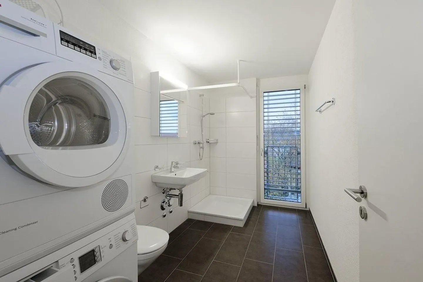 Moderne, lumineuse, centrale - que demander de plus ? - Photo 5 sur 8