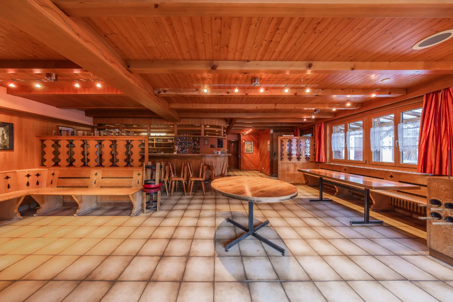 Occasion rare : bâtiment à usage mixte à Jaun - Photo 8 sur 12