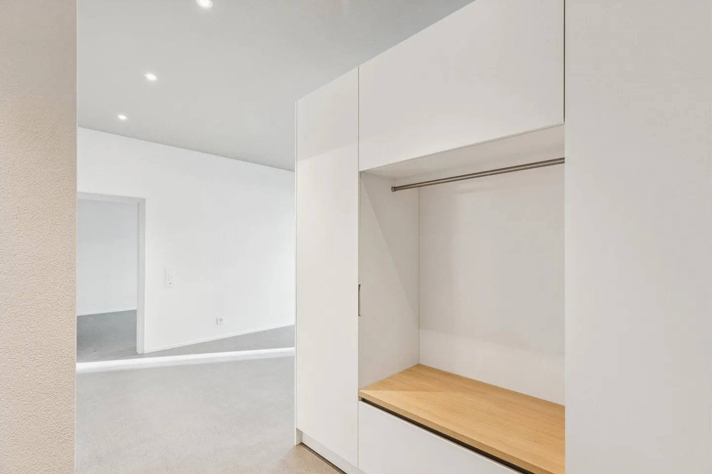 Beautiful first occupancy apartment with studio - Photo 2 of 12