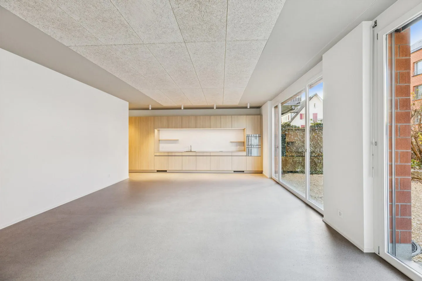 Beautiful first occupancy apartment with studio - Photo 3 of 12