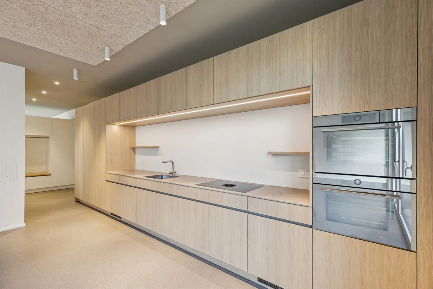 Beautiful first occupancy apartment with studio - Photo 4 of 12