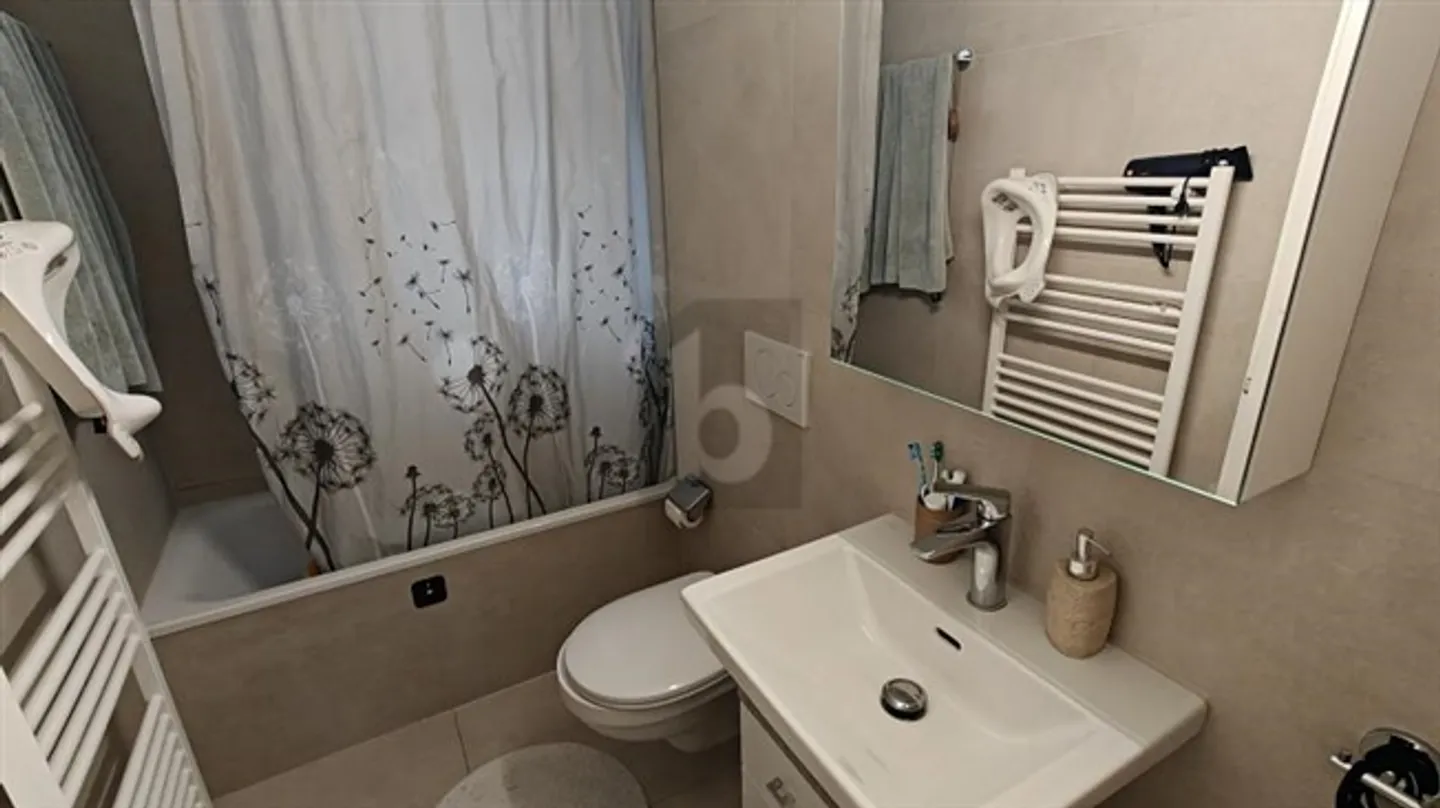 PLAN D'ÉTAGE ATTRACTIF AVEC BALCON - Photo 4 sur 6