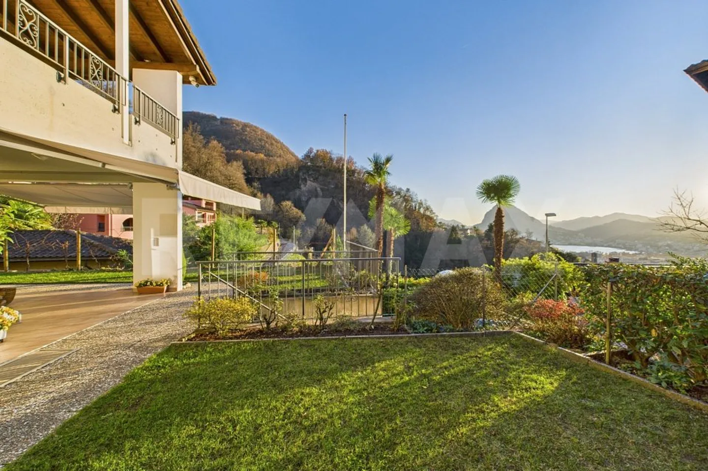 Villa with Lake View in Pregassona - Photo 4 of 13