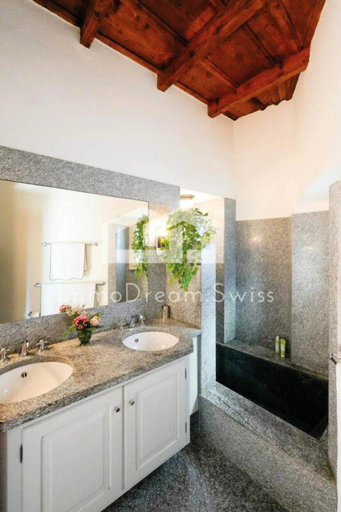 Casa patrizia del 1680 con cortile romantico, con permesso di seconda residenza - Foto 11 di 13