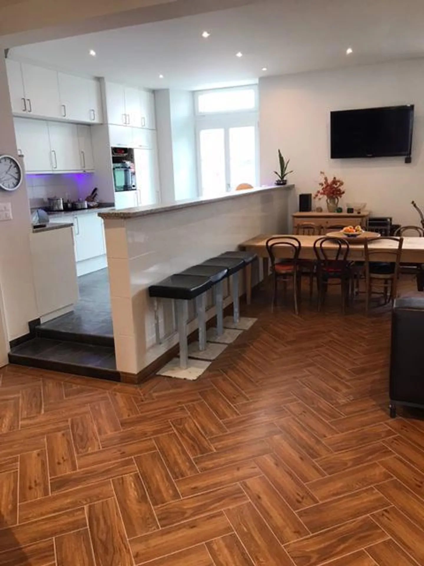 Modern 4.5-room apartment in renovated building for sale - Photo 10 of 13