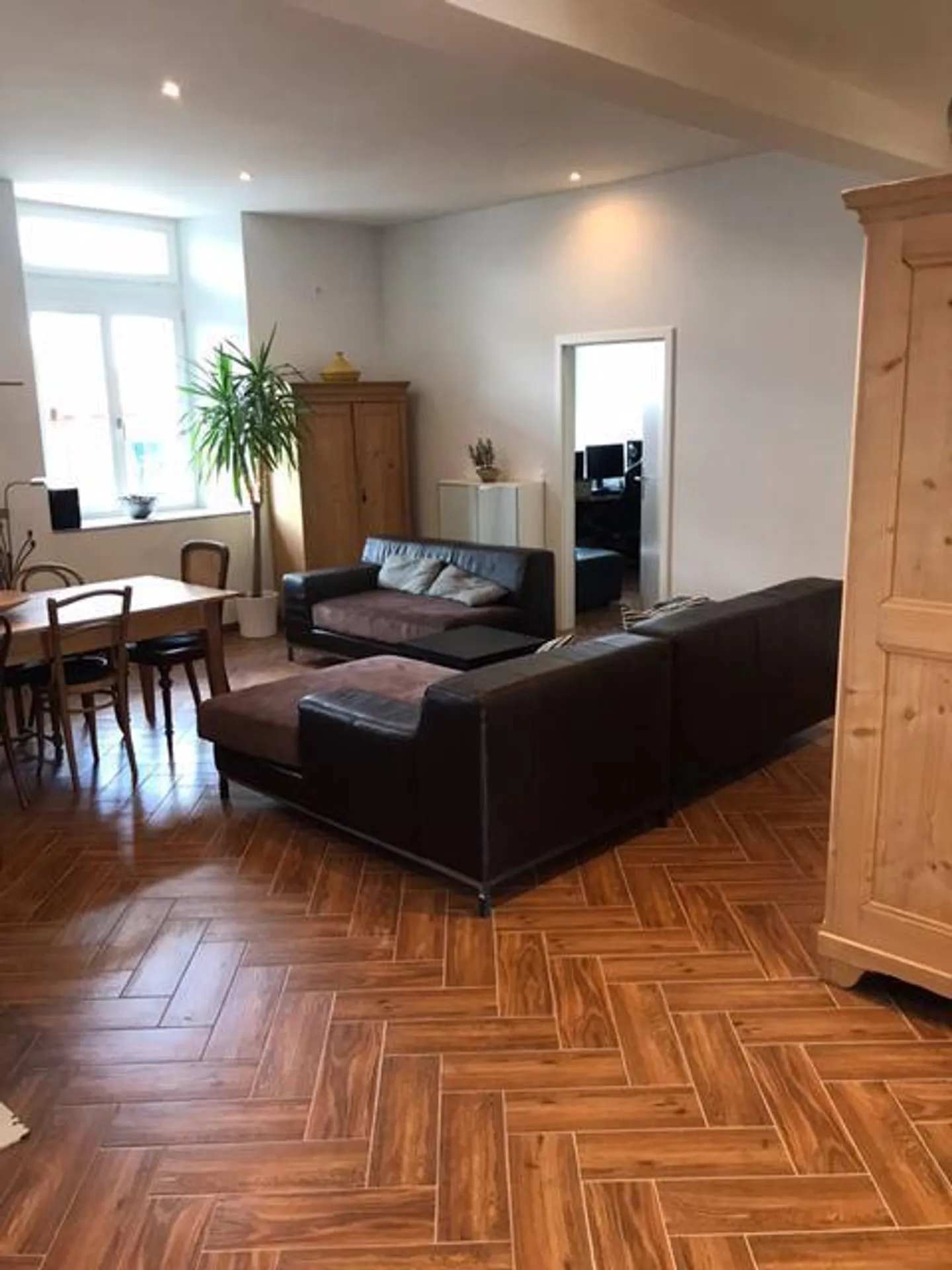 Modern 4.5-room apartment in renovated building for sale - Photo 11 of 13