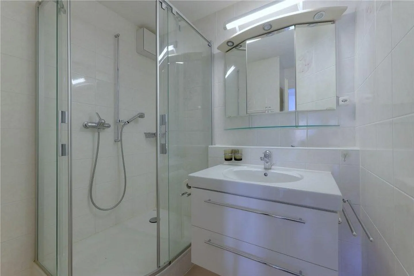 4½-Zimmer-Eigentumswohnung im 3. Obergeschoss mit Lift und verglastem Eckbalkon - Foto 10 von 13