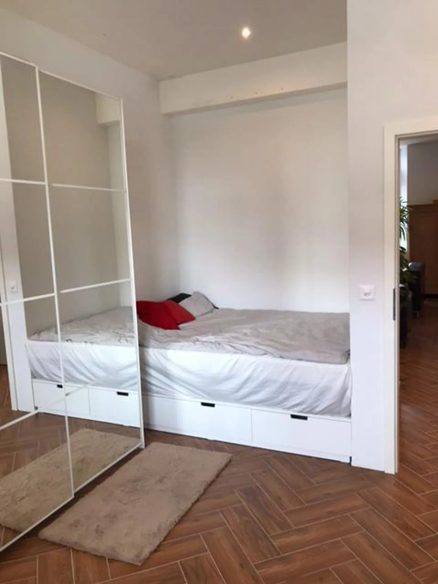 Modern 4.5-room apartment in renovated building for sale - Photo 12 of 13