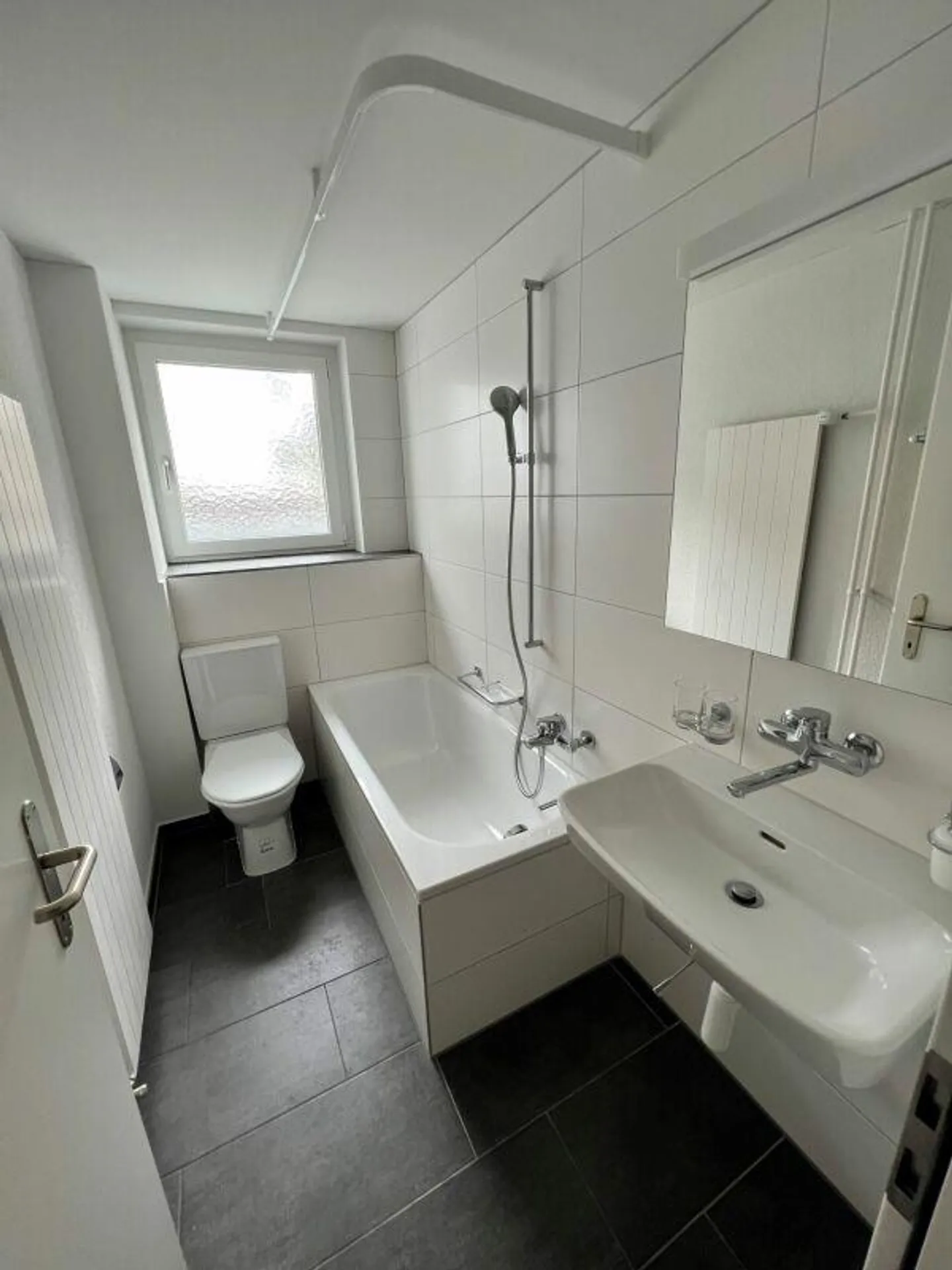 Appartement fraîchement rénové au centre de la ville de Saint-Gall - Photo 3 sur 8