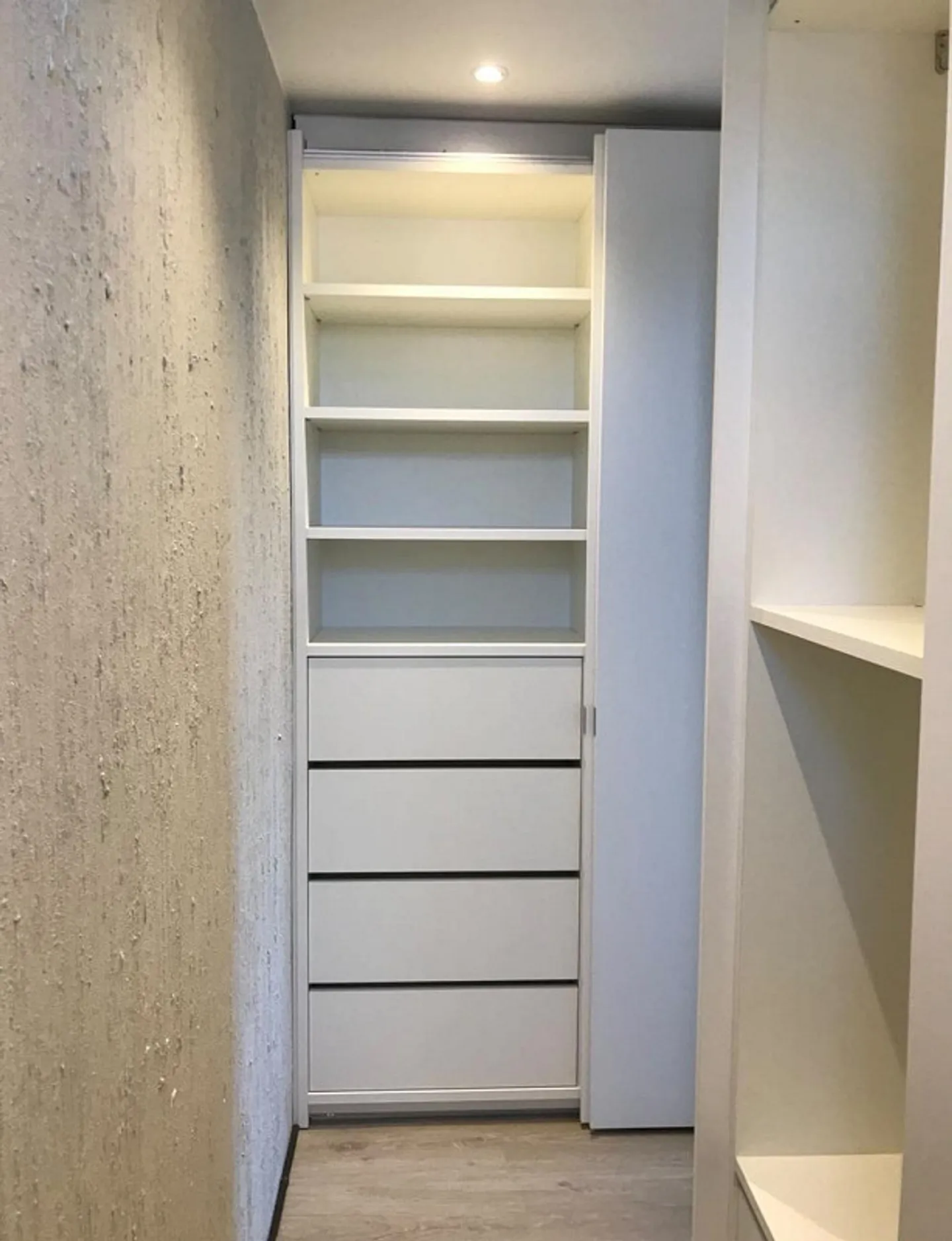 Appartement de toit exceptionnel de 2,5 pièces à louer dans le quartier de Breite. - Photo 4 sur 8