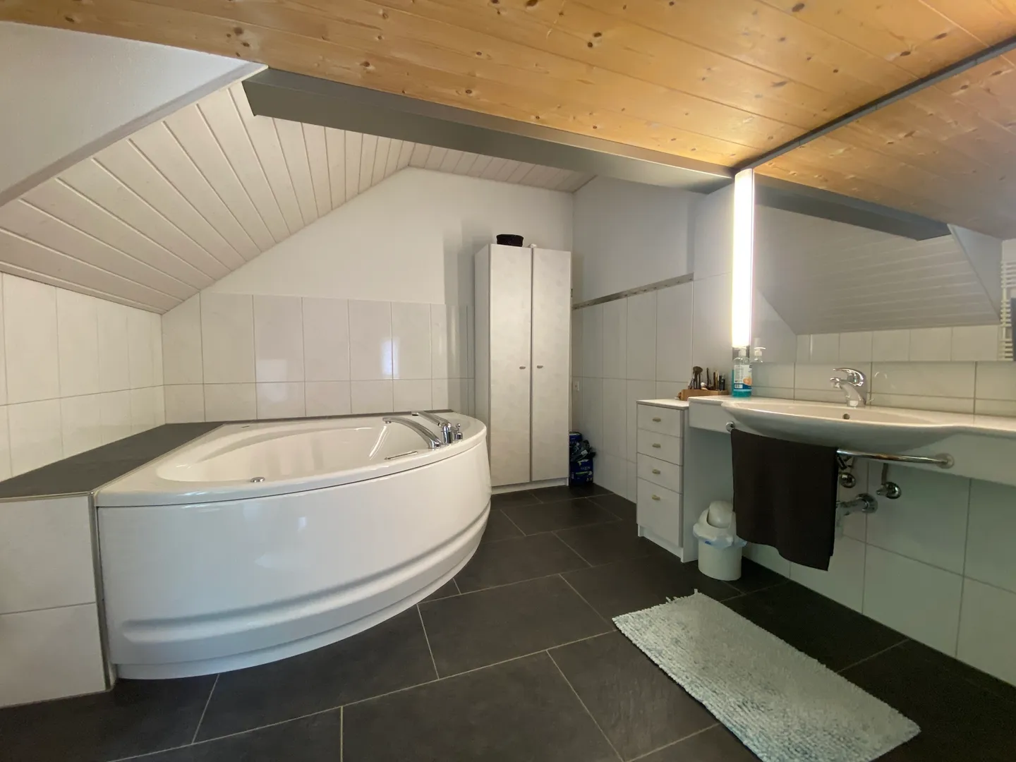 Maison individuelle spacieuse de 5,5 pièces avec belle vue à louer - Photo 7 sur 20