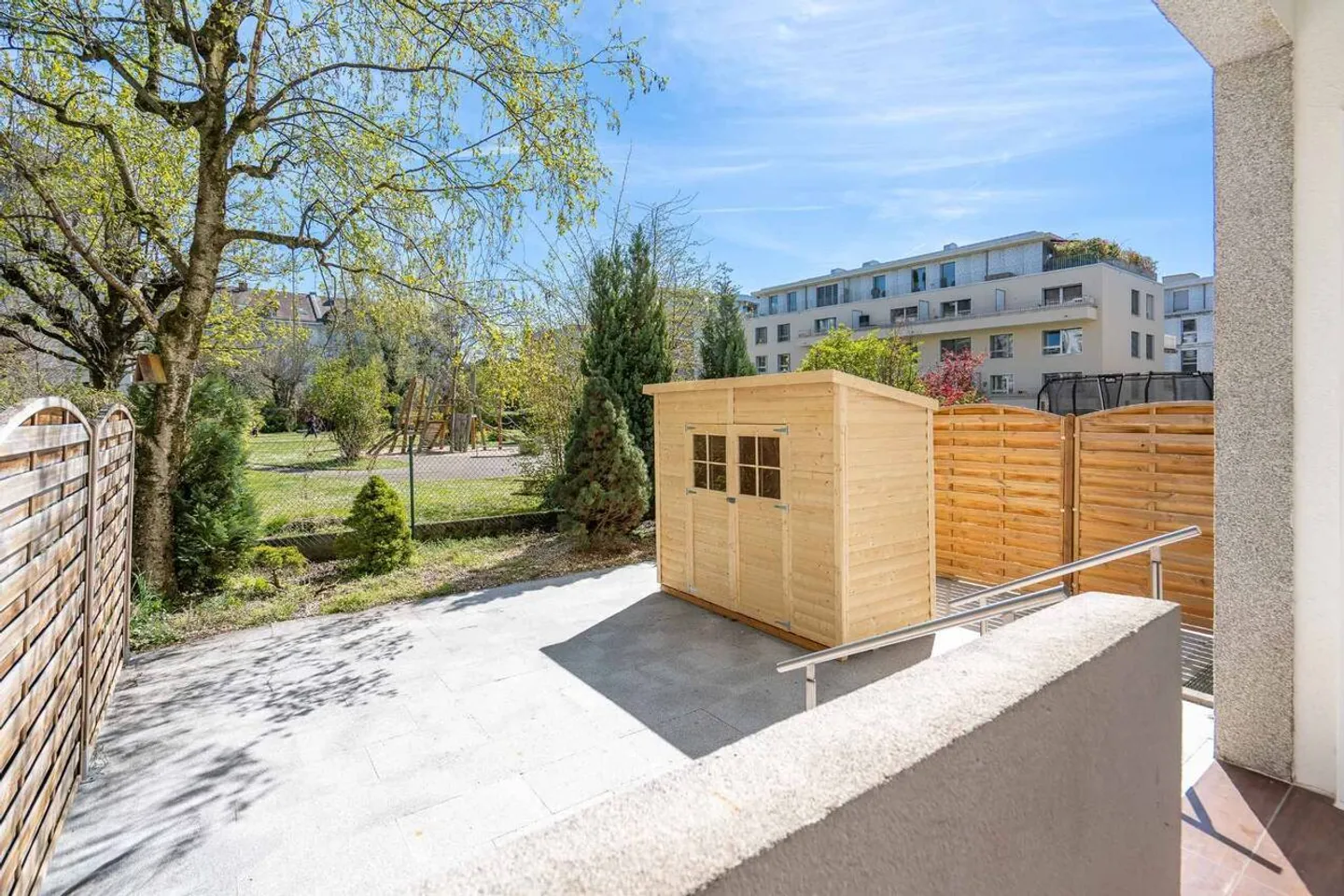 Studio rénové avec terrasse - Photo 7 sur 8