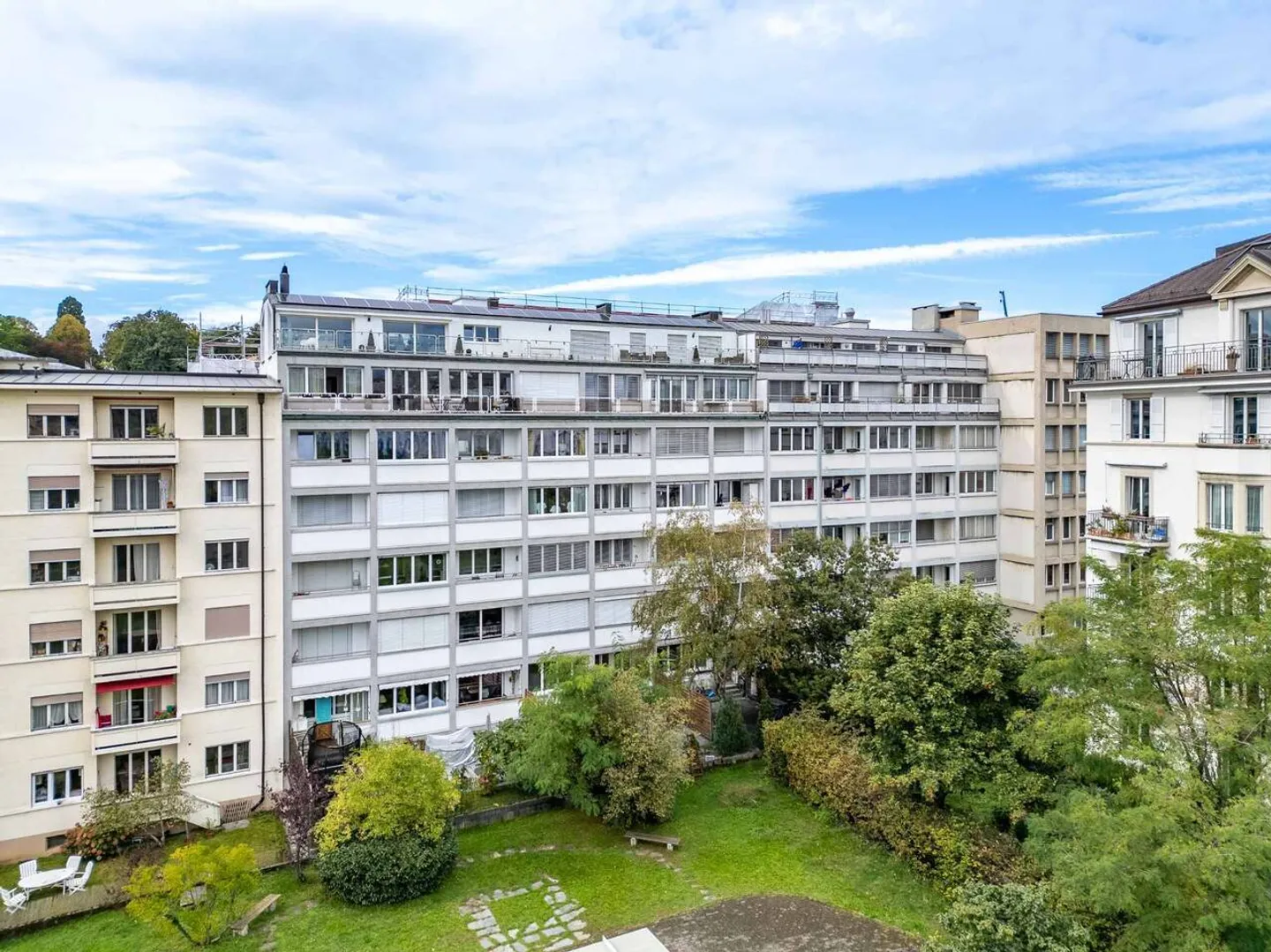Studio rénové avec terrasse - Photo 8 sur 8