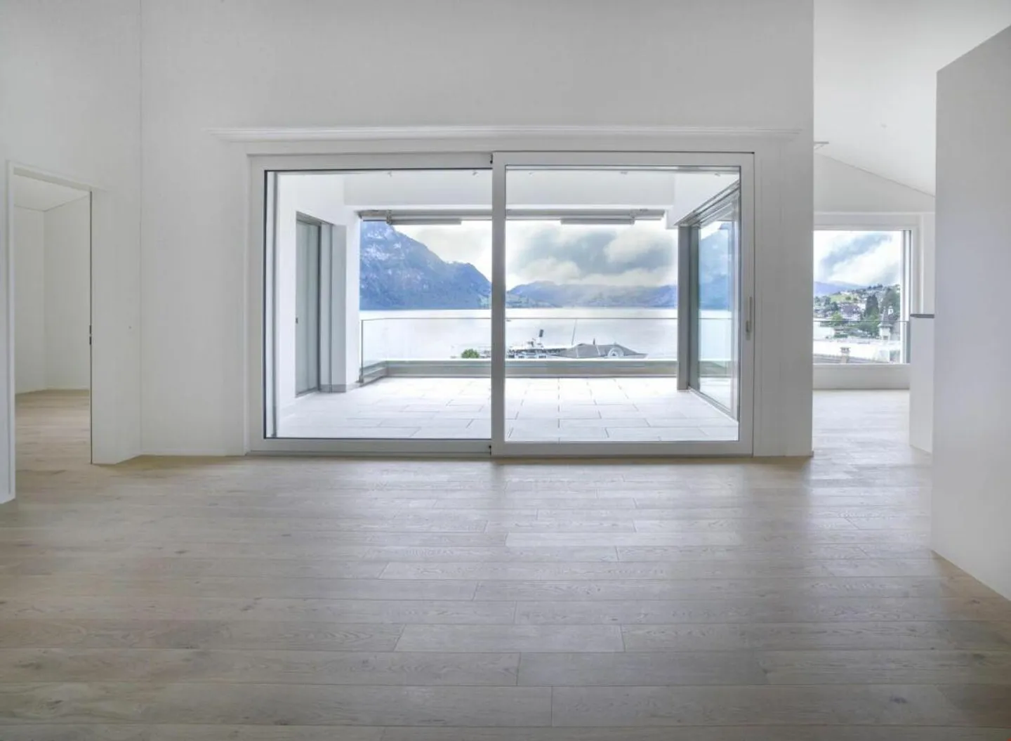 Appartamento attico esclusivo con vista unica sul lago e sulle montagne - Foto 3 di 12