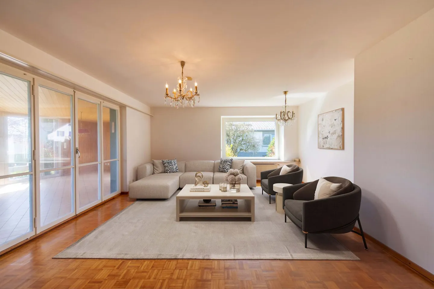 Vivere generosamente, progettare individualmente - Casa con 3 garage e idillio da giardino - Foto 4 di 34