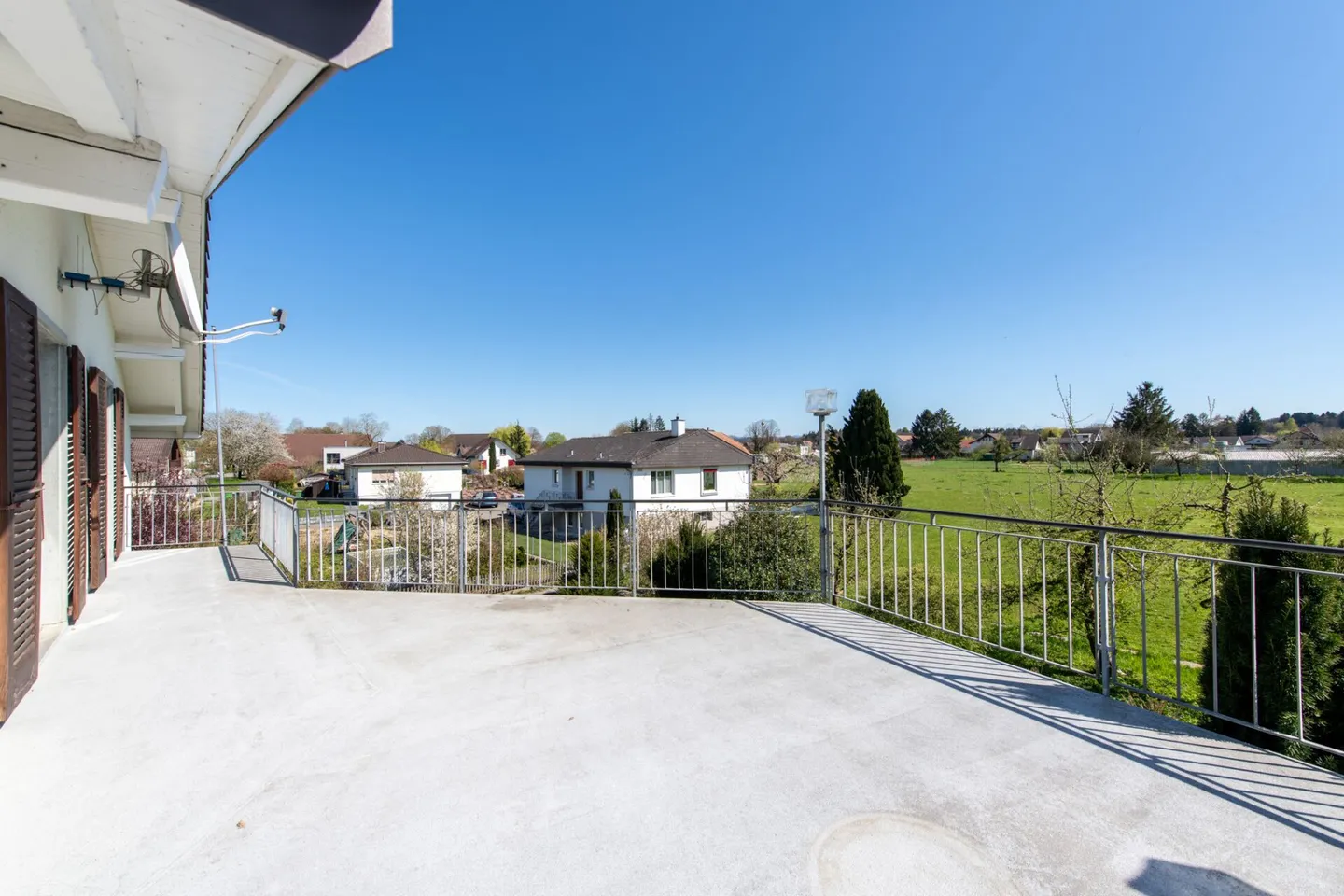 Vivere generosamente, progettare individualmente - Casa con 3 garage e idillio da giardino - Foto 21 di 34