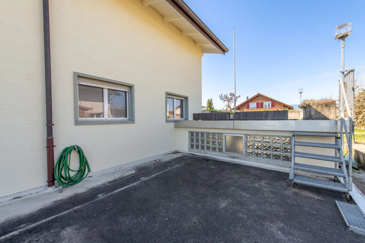 Vivere generosamente, progettare individualmente - Casa con 3 garage e idillio da giardino - Foto 25 di 34