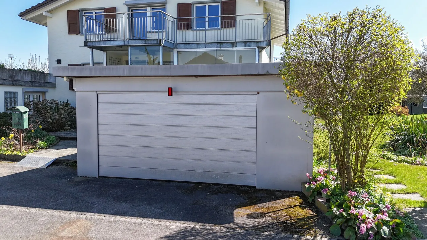 Vivere generosamente, progettare individualmente - Casa con 3 garage e idillio da giardino - Foto 27 di 34