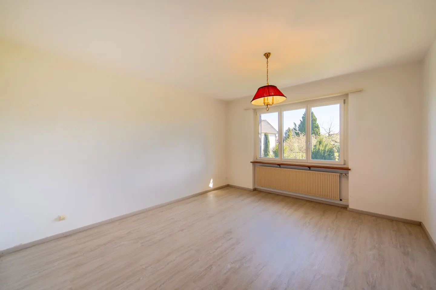 Vivere generosamente, progettare individualmente - Casa con 3 garage e idillio da giardino - Foto 7 di 34