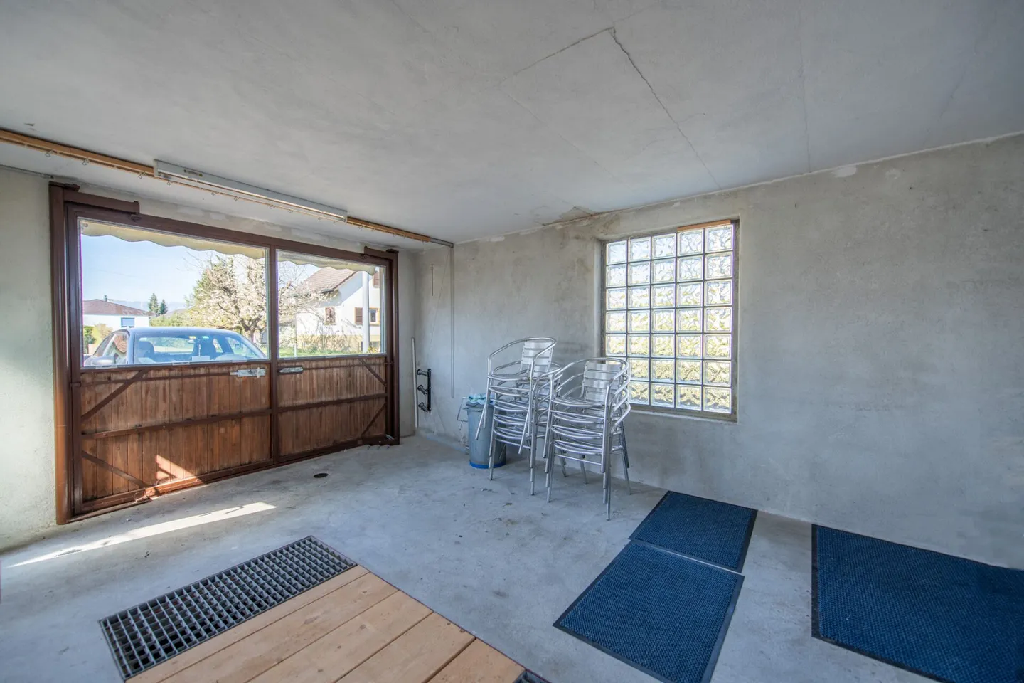 Vivere generosamente, progettare individualmente - Casa con 3 garage e idillio da giardino - Foto 30 di 34