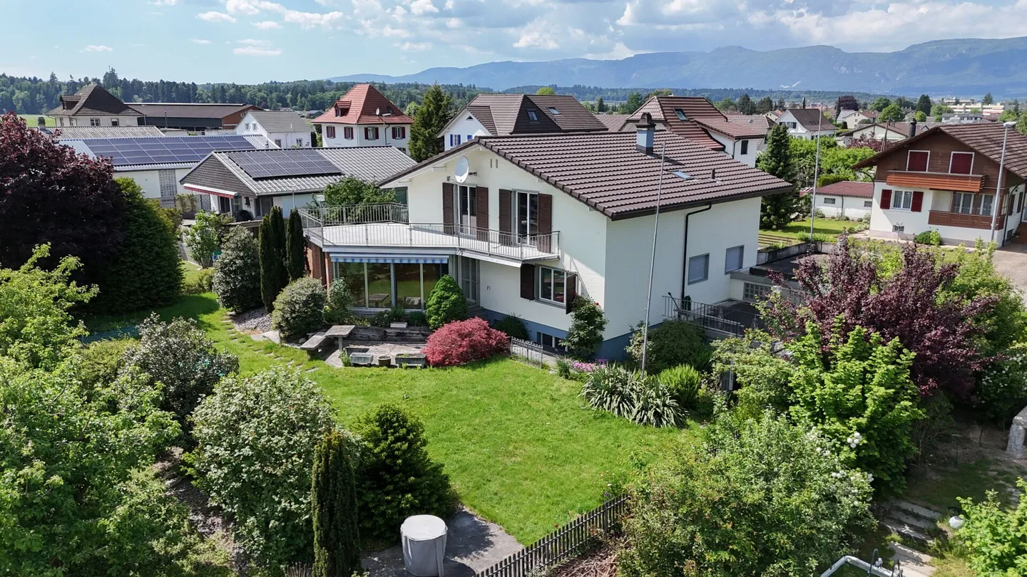 Vivere generosamente, progettare individualmente - Casa con 3 garage e idillio da giardino - Foto 32 di 34