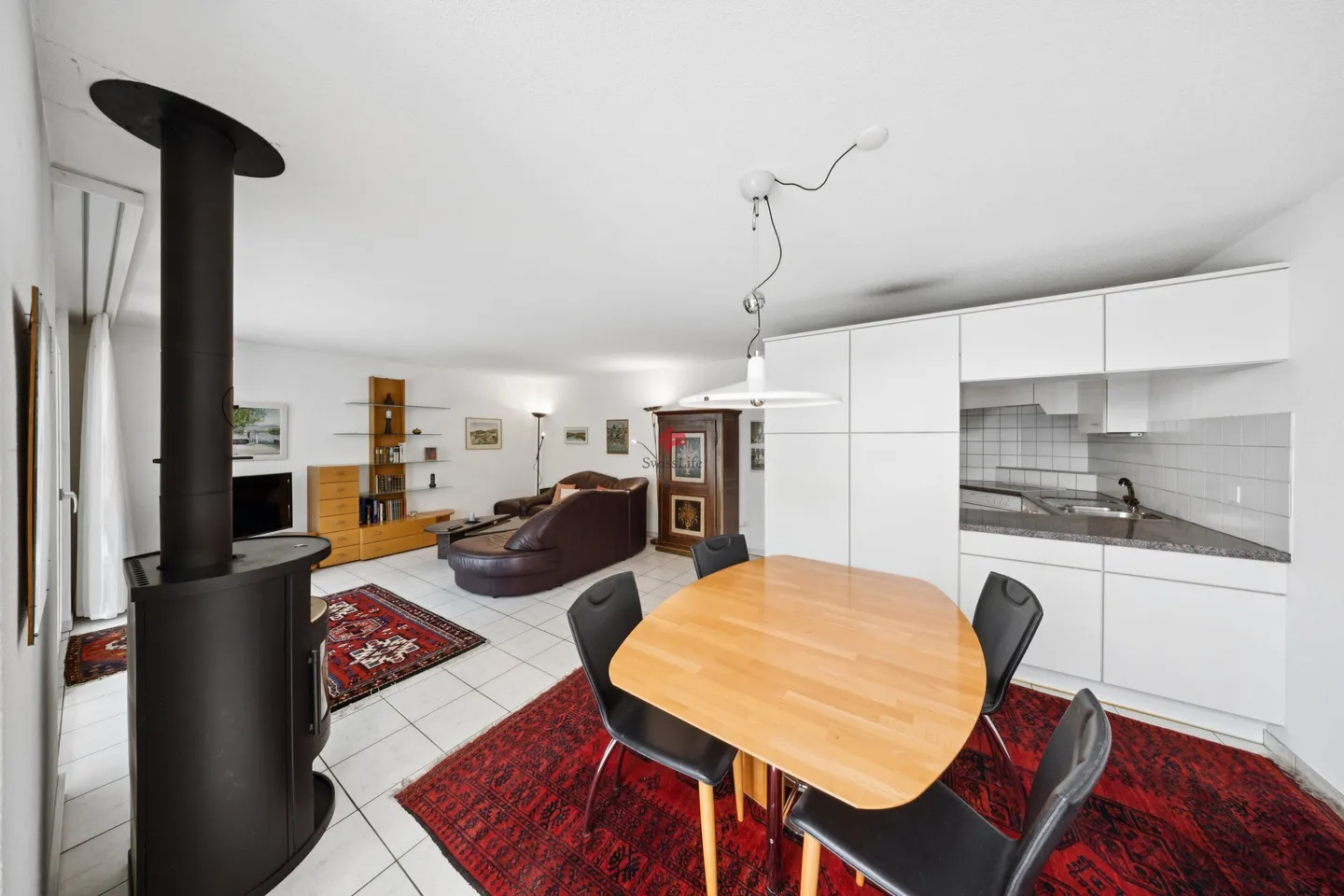 Charming Ground Floor Apartment - Photo 3 of 14