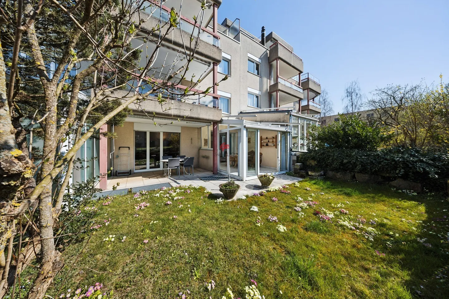 Charming Ground Floor Apartment - Photo 12 of 14