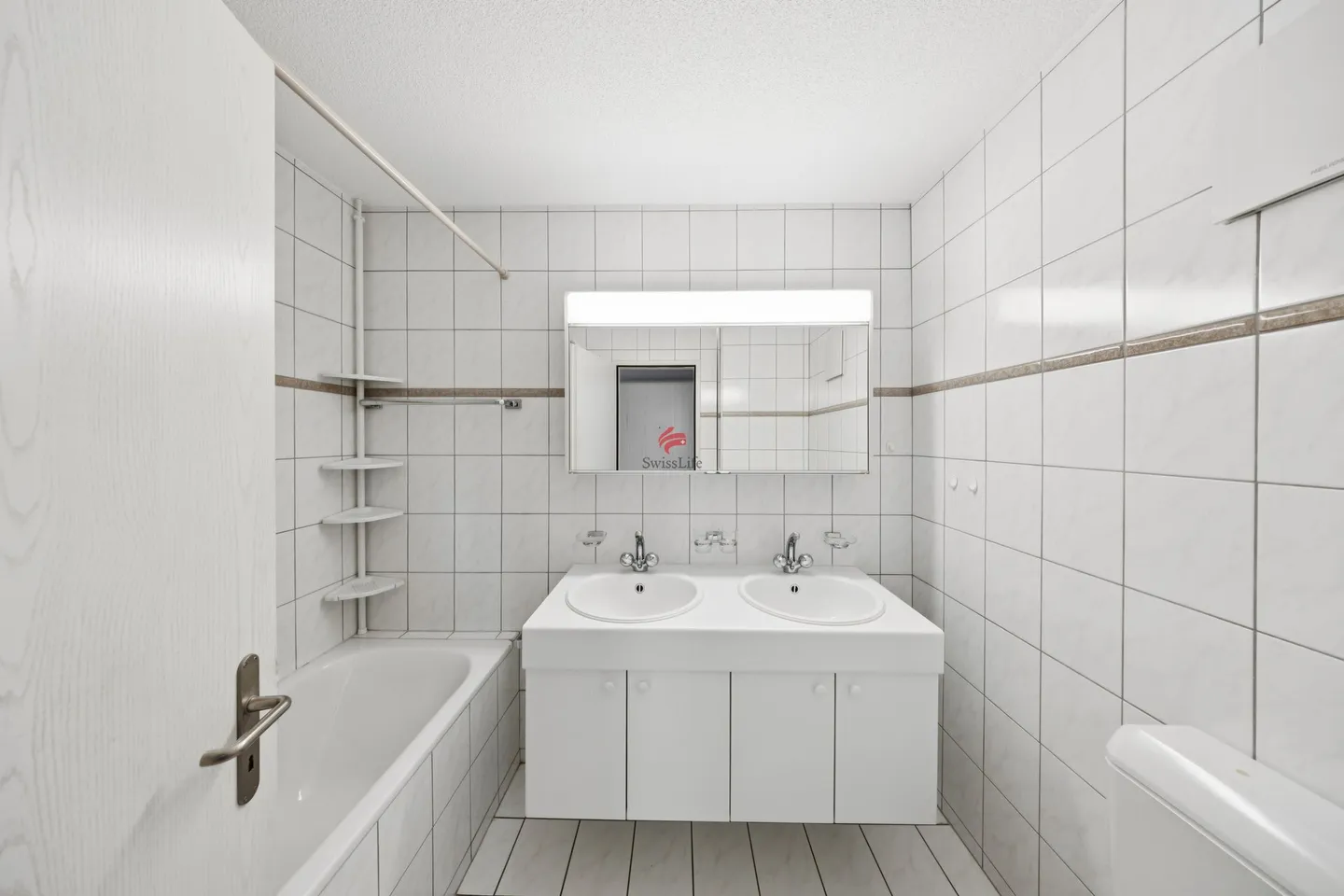 Charming Ground Floor Apartment - Photo 9 of 14