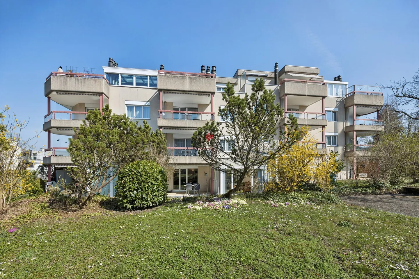 Charming Ground Floor Apartment - Photo 13 of 14