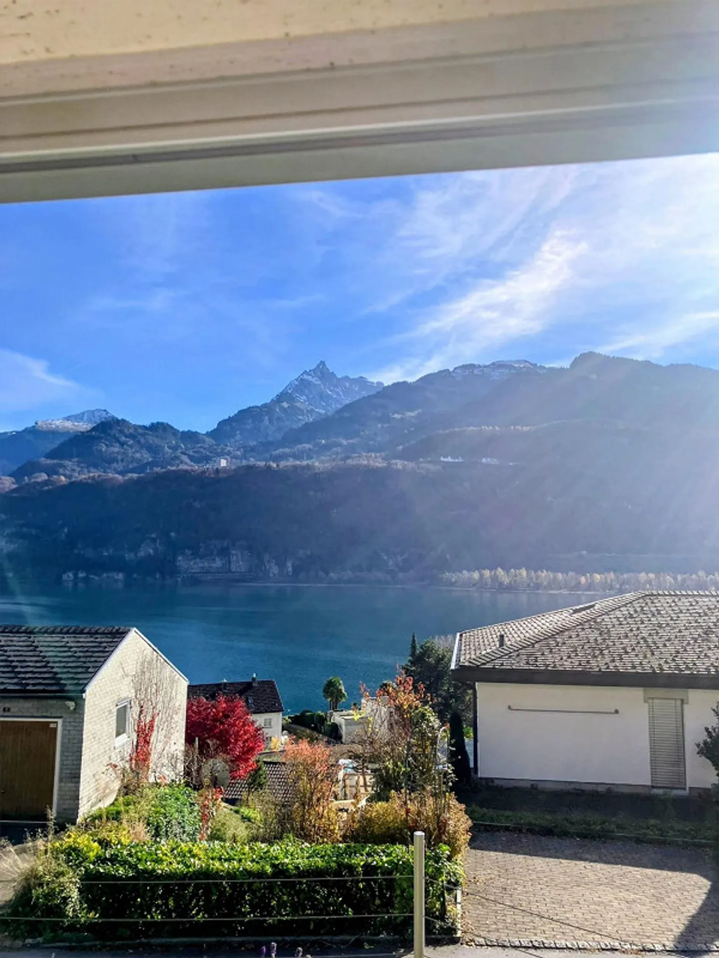 Beautiful 2.5-room apartment with lake view – 50 m², terrace & garden - Photo 1 of 12