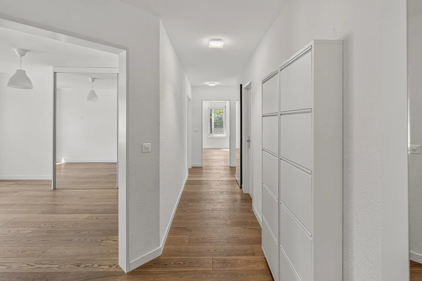 Bright 4-room apartment with balcony and garage in Hünenberg - Photo 5 of 12