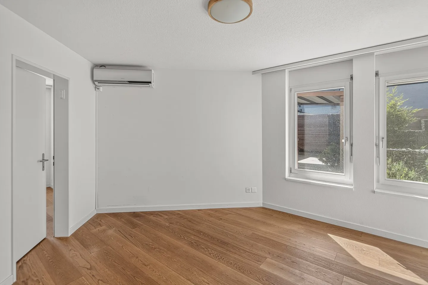 Bright 4-room apartment with balcony and garage in Hünenberg - Photo 7 of 12