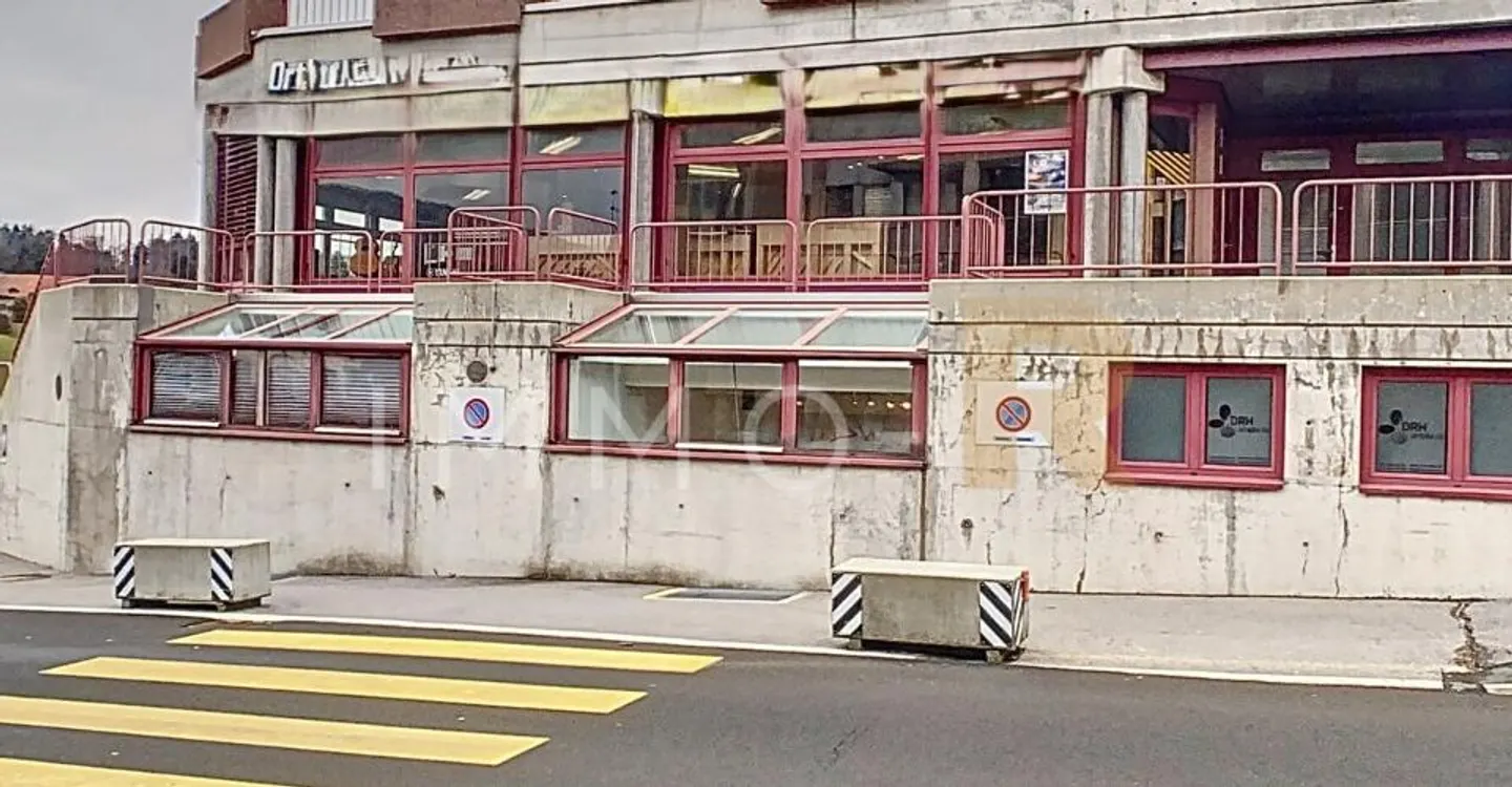 Commercial space in the heart of Châtel-St-Denis with windows - Photo 3 of 3