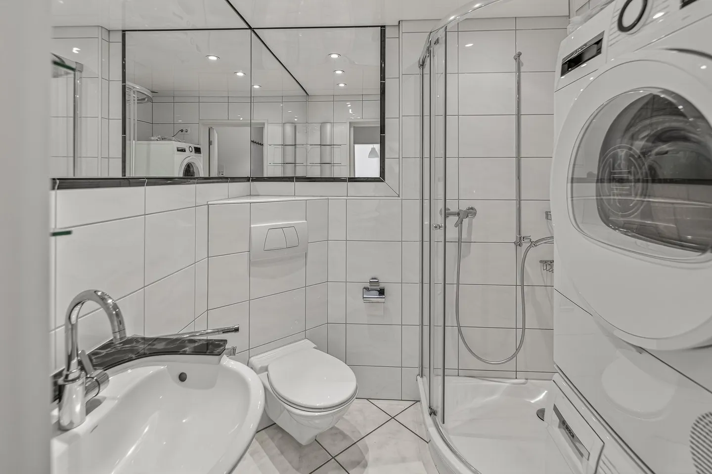 Bright 4-room apartment with balcony and garage in Hünenberg - Photo 9 of 12