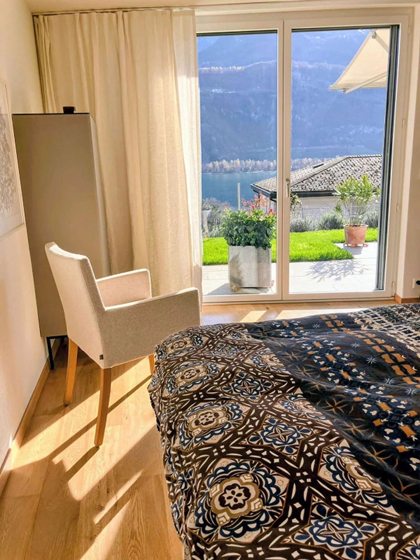 Beautiful 2.5-room apartment with lake view – 50 m², terrace & garden - Photo 4 of 12