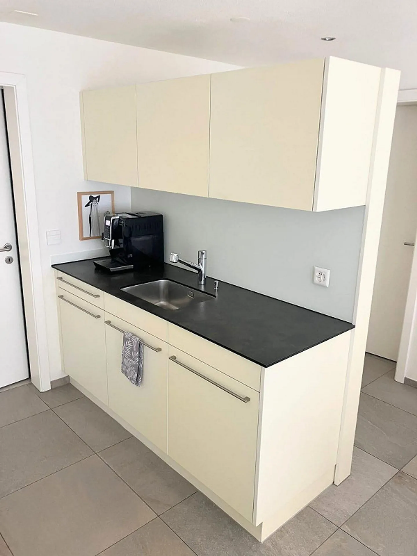 Beautiful 2.5-room apartment with lake view – 50 m², terrace & garden - Photo 6 of 12