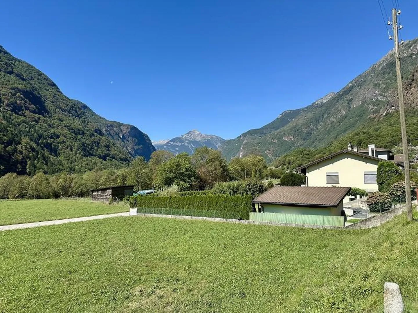 Terrain constructible de 700m2 Zone R3 - Photo 5 sur 11