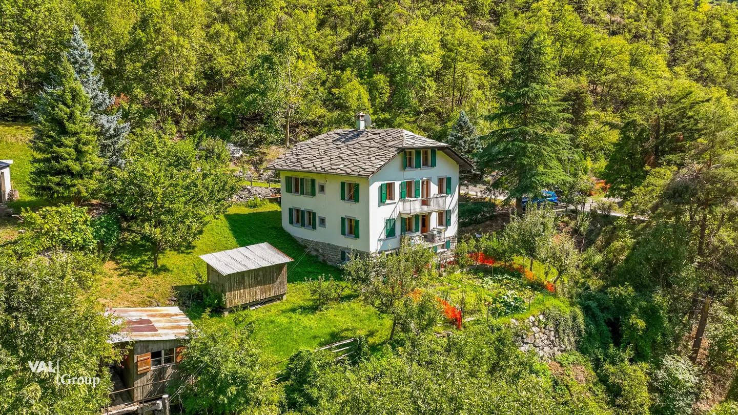 Two-family house with large grounds and outbuildings in the midst of nature above Visp - Photo 1 of 20