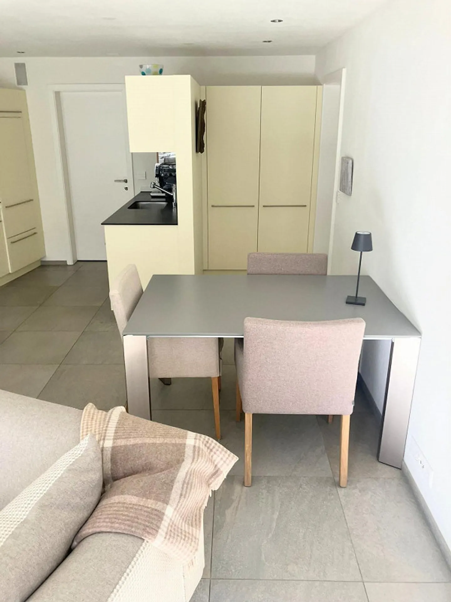 Beautiful 2.5-room apartment with lake view – 50 m², terrace & garden - Photo 8 of 12