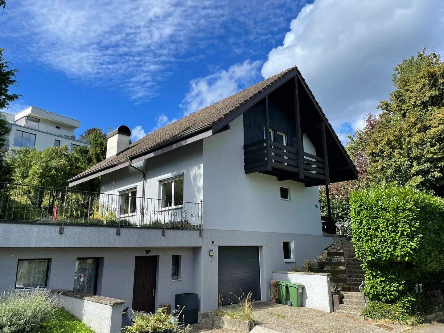 7 Zimmer-Einfamilienhaus mit 1.5 Zimmer-Einliegerwohnung (im Baurecht) - Foto 1 von 14