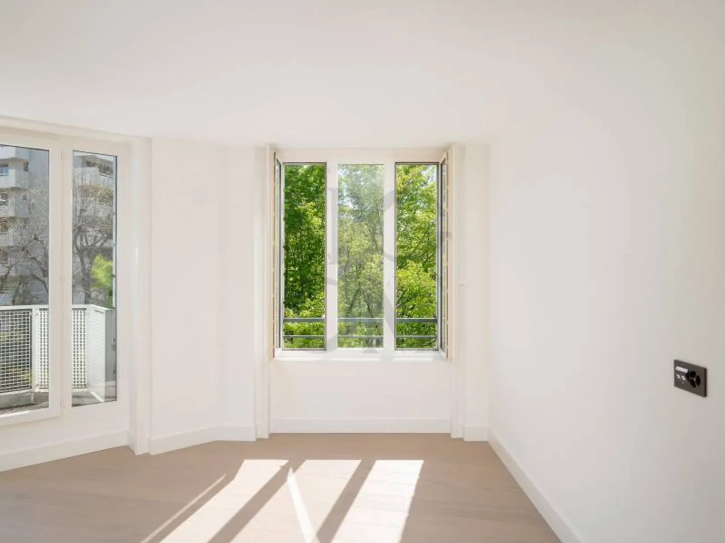 Spacieux appartement entièrement rénové à Champel - Photo 11 sur 12