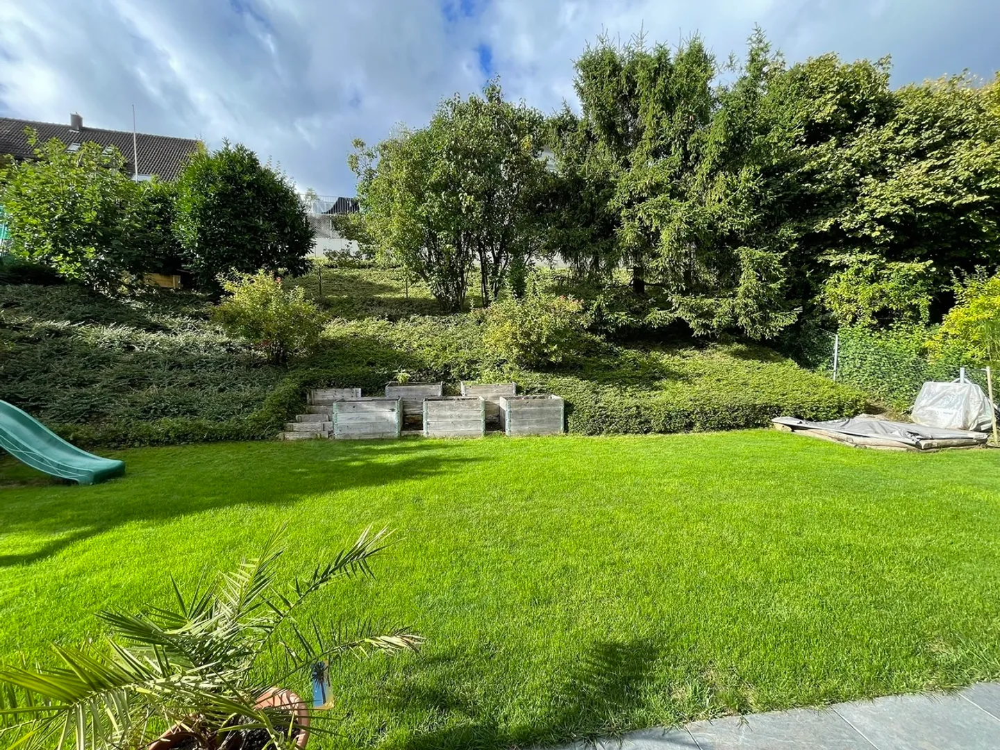 7 Zimmer-Einfamilienhaus mit 1.5 Zimmer-Einliegerwohnung (im Baurecht) - Foto 2 von 14