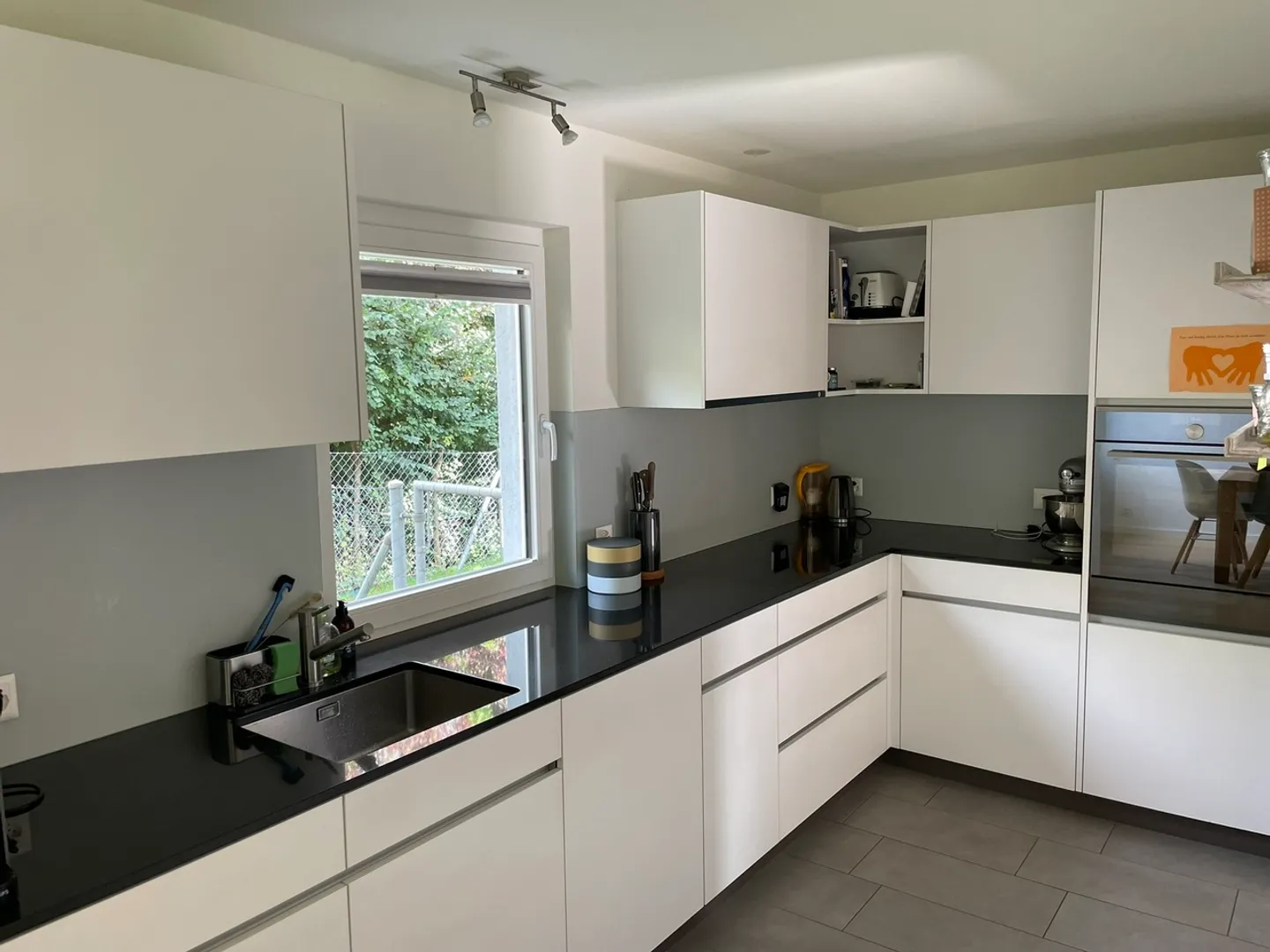 7 Zimmer-Einfamilienhaus mit 1.5 Zimmer-Einliegerwohnung (im Baurecht) - Foto 5 von 14